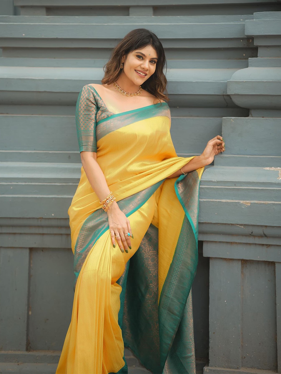 

Glorisa Ethnic Motifs Woven Design Zari Pure Silk Kanjeevaram Saree, Blue