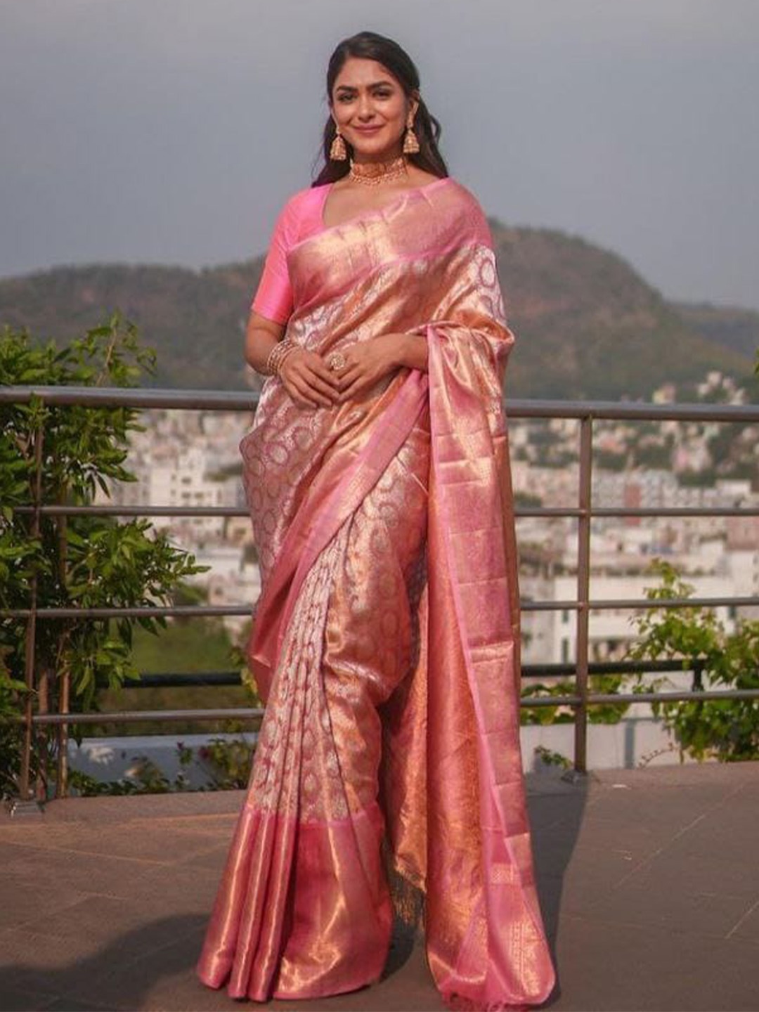 

Glorisa Floral Zari Pure Silk Tussar Saree, Pink