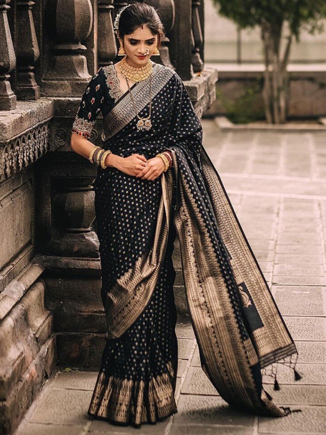 

Glorisa Ethnic Motifs Zari Pure Silk Paithani Saree with Tassels, Red