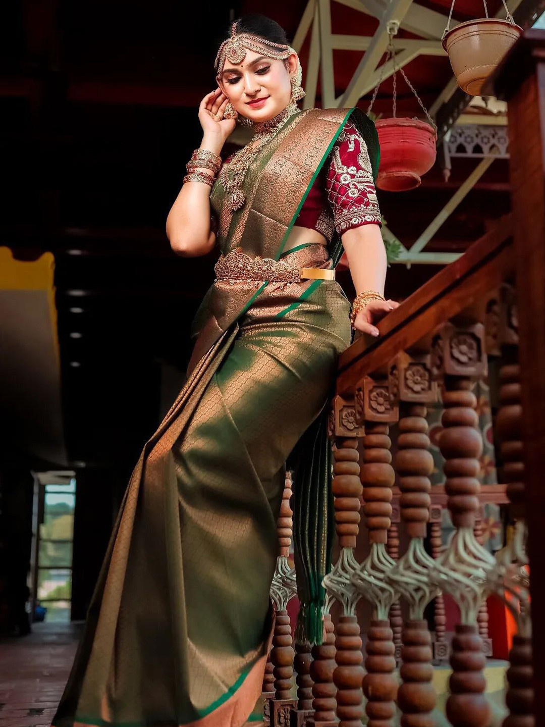 

Glorisa Woven Design Zari Pure Silk Paithani Saree, Green