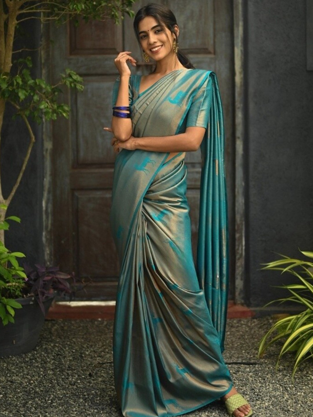 

Glorisa Ethnic Motifs Zari Pure Silk Saree, Blue