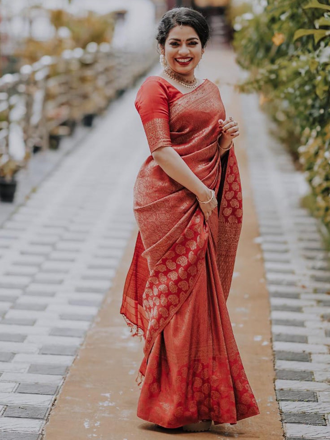 

Glorisa Paisley Zari Pure Silk Tussar Saree, Red