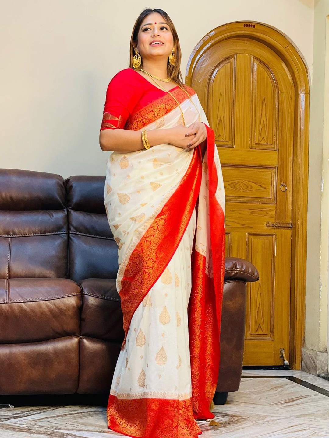 

Glorisa Woven Design Zari Pure Silk Paithani Saree, White