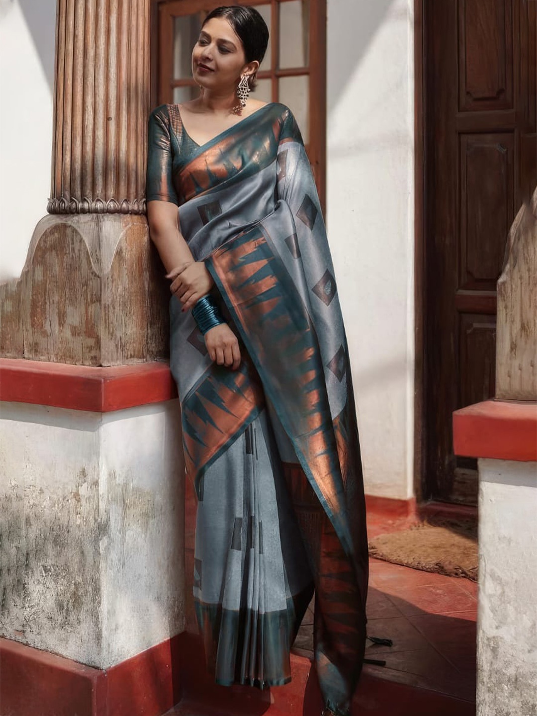 

Glorisa Ethnic Motifs Zari Pure Silk Tussar Saree with Tassels, Blue