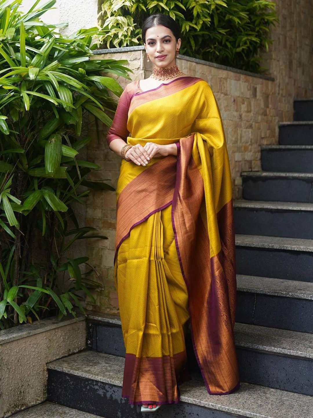 

Glorisa Woven Design Zari Pure Silk Kanjeevaram Saree, Yellow