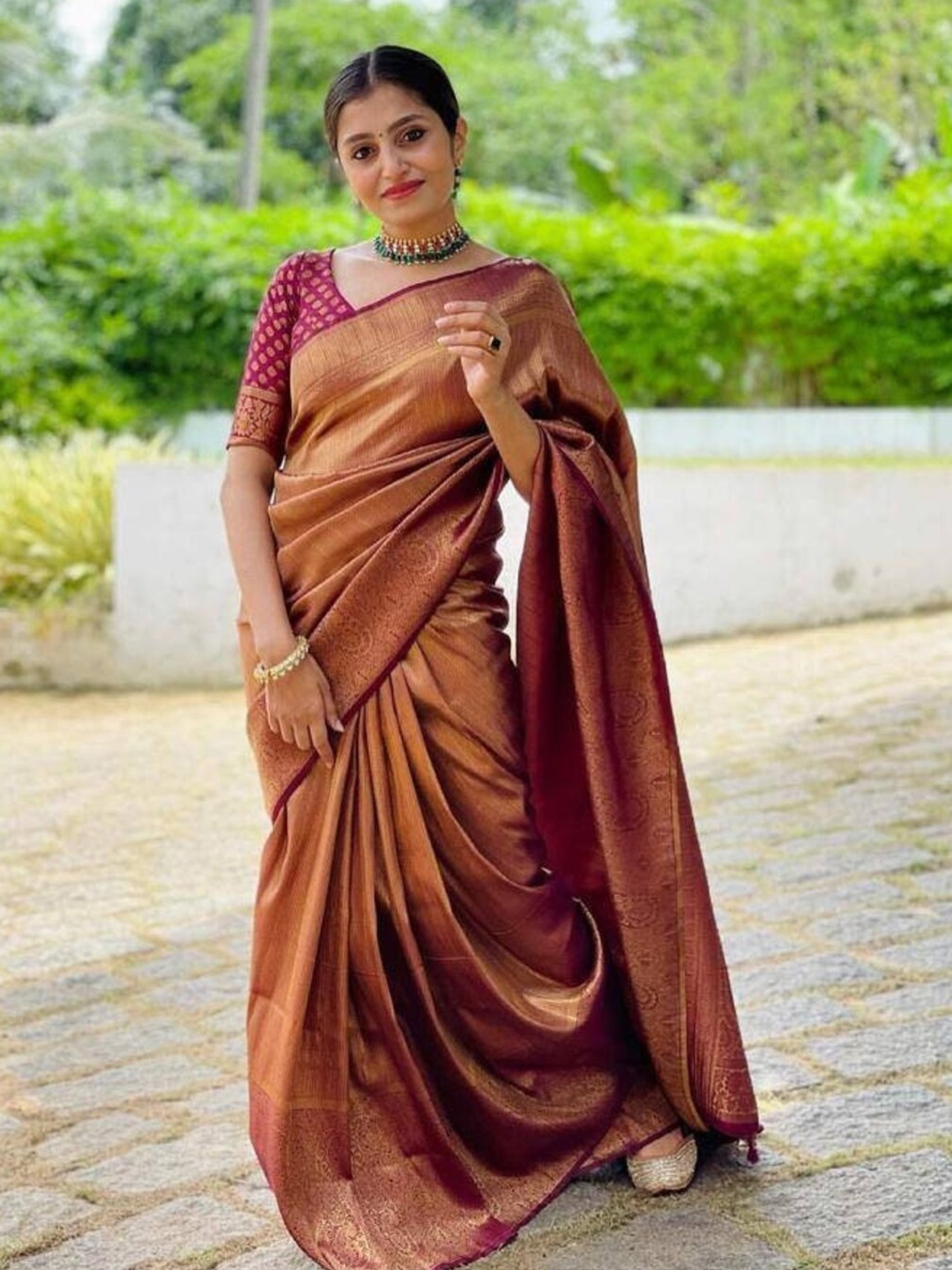 

Glorisa Ethnic Motifs Zari Pure Silk Kanjeevaram Saree, Maroon