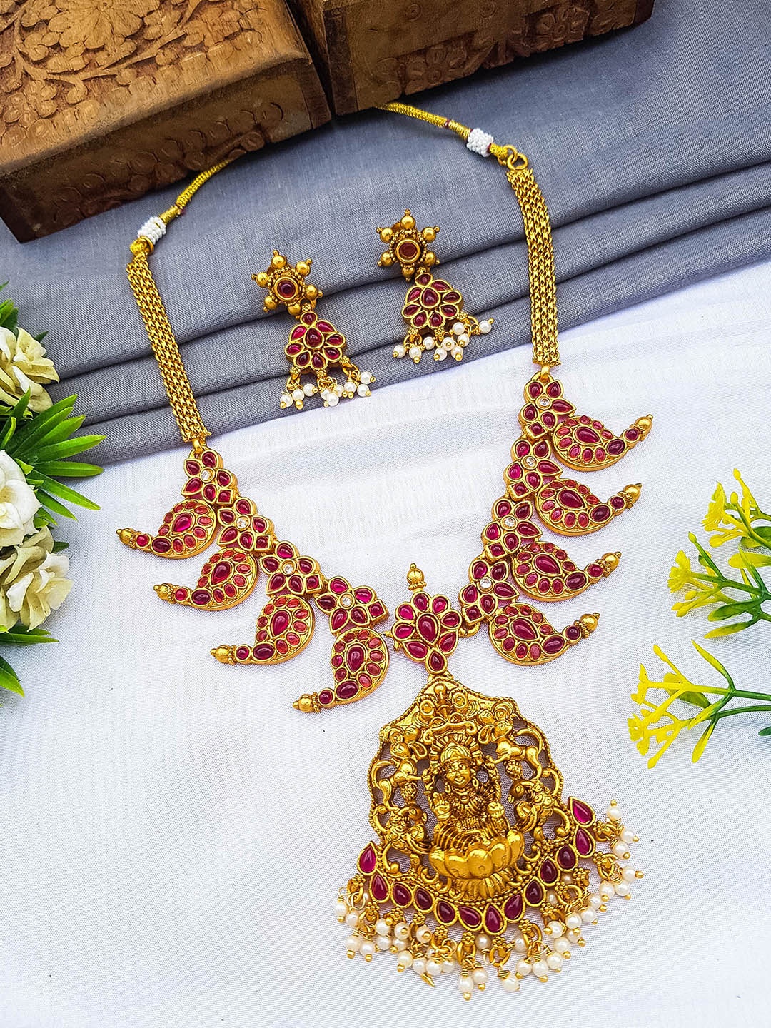 

GRIIHAM Gold-Plated Cubic Zirconia Studded & Beaded Necklace & Earrings