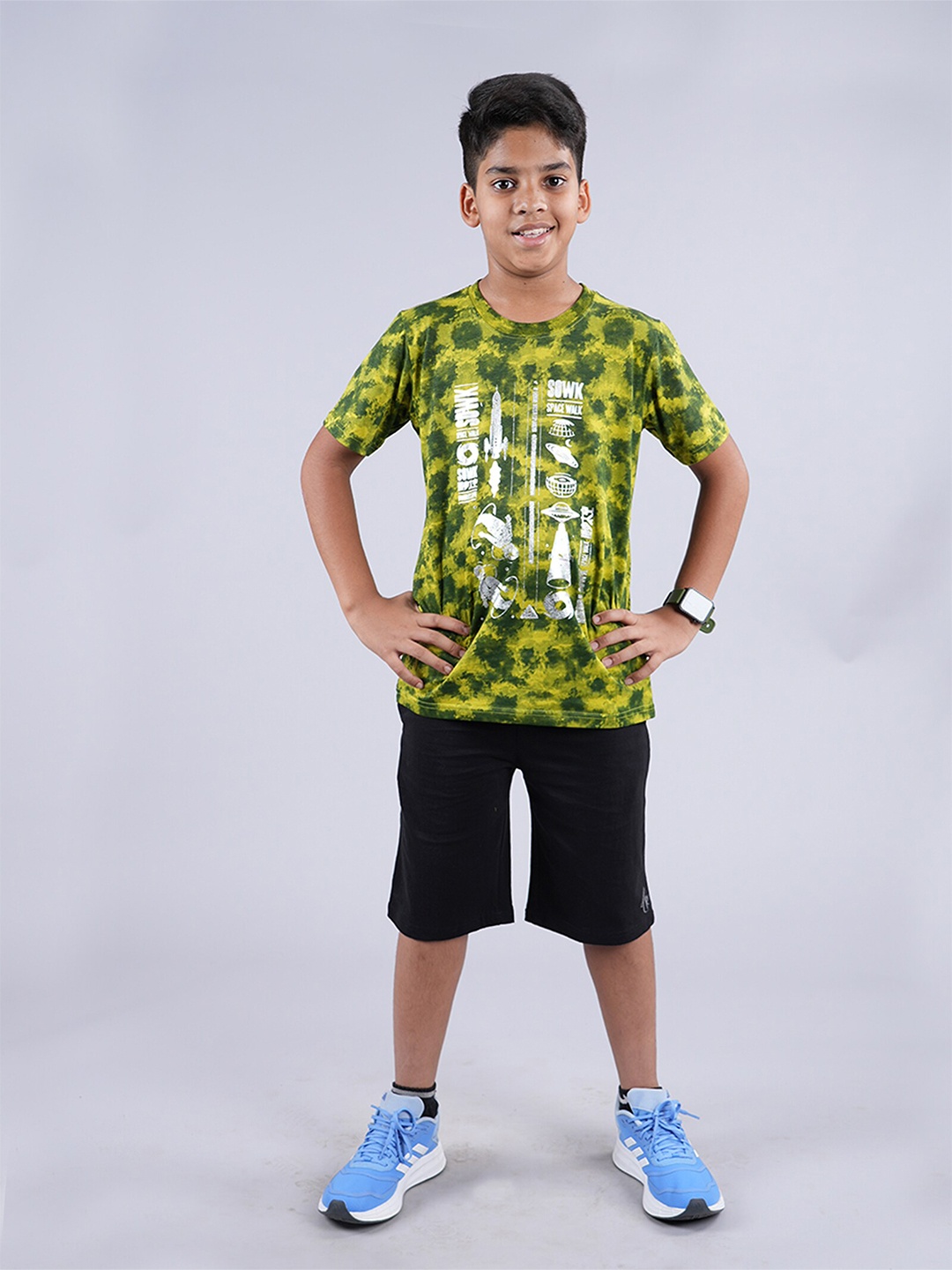 

KiddoPanti Boys Printed T-shirt with Capris, Lime green