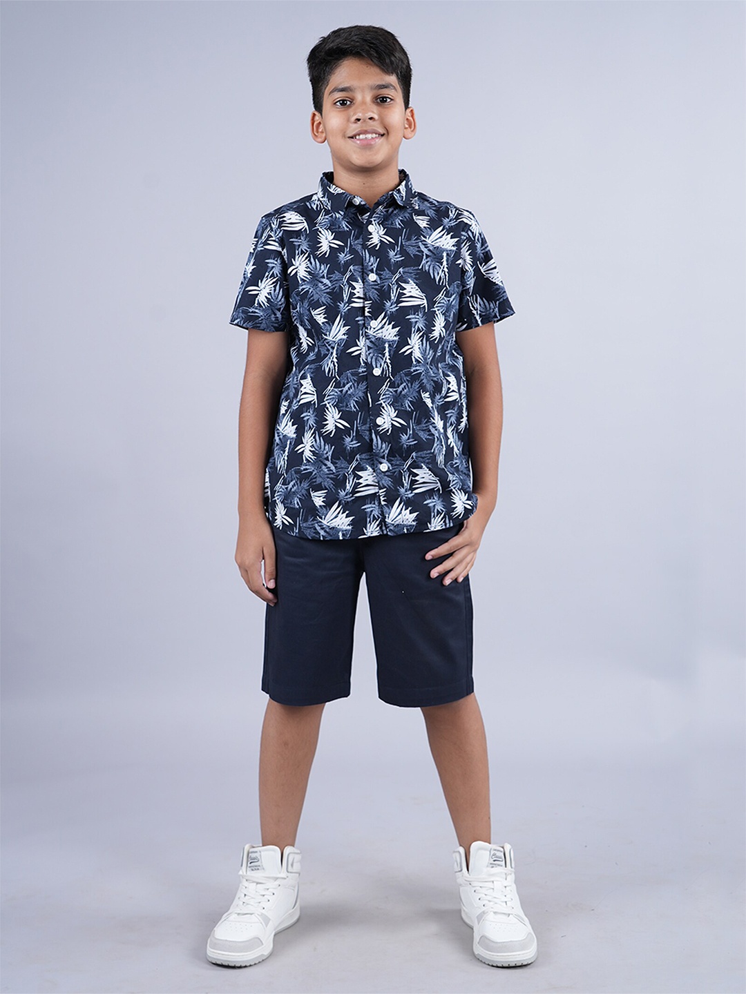 

KiddoPanti Boys Printed Shirt with Capris, Navy blue