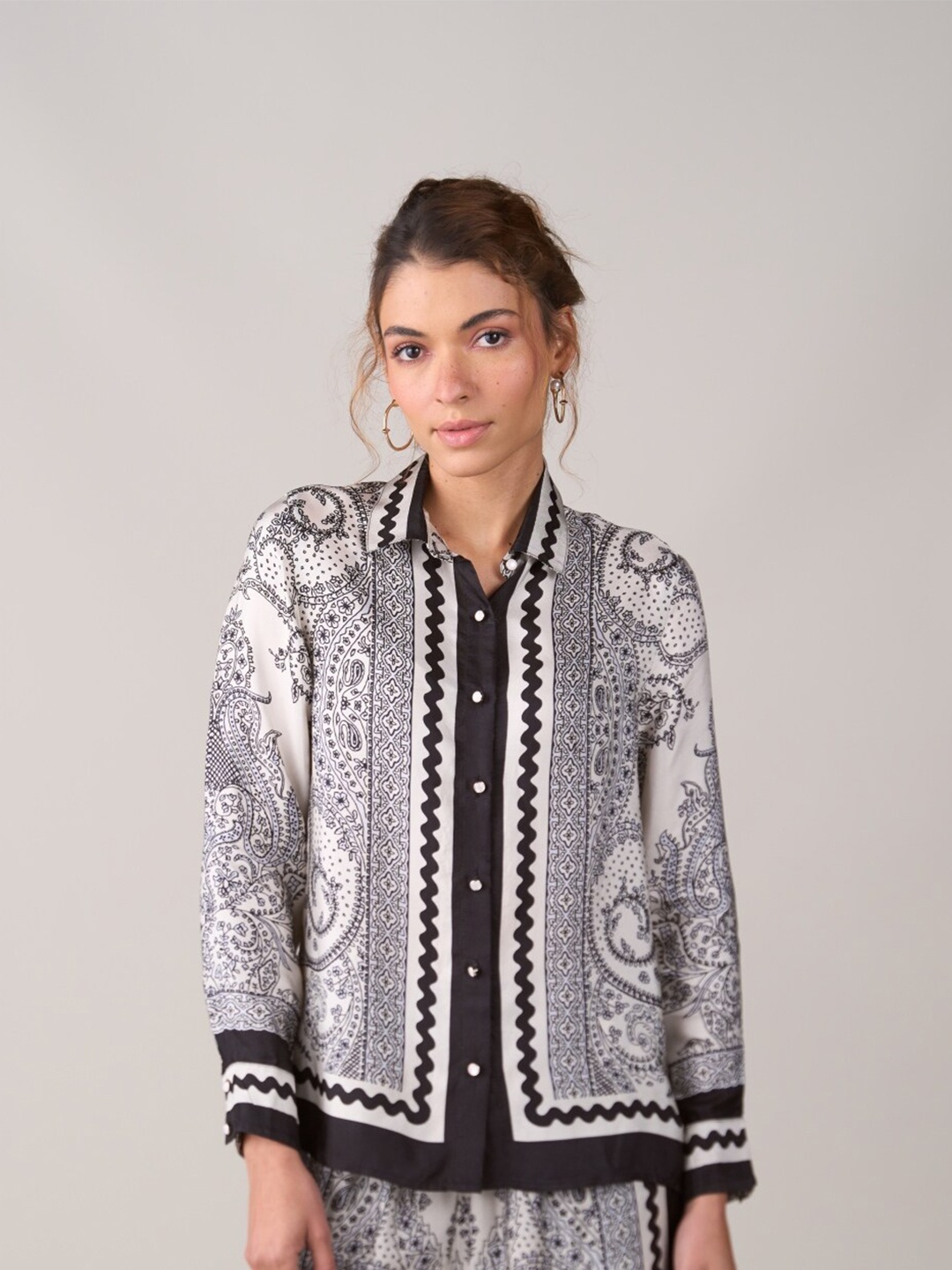 

Style Island Eyhnic Motifs Printed Cotton Shirt Style Top, White