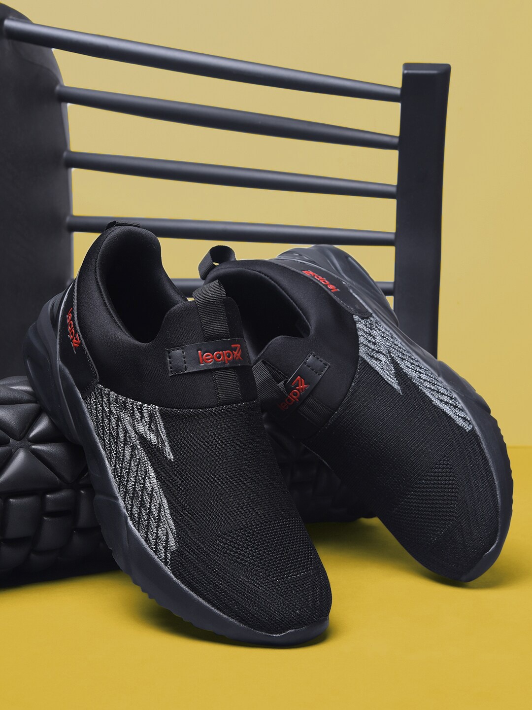 

Liberty Men Running Shoes, Black