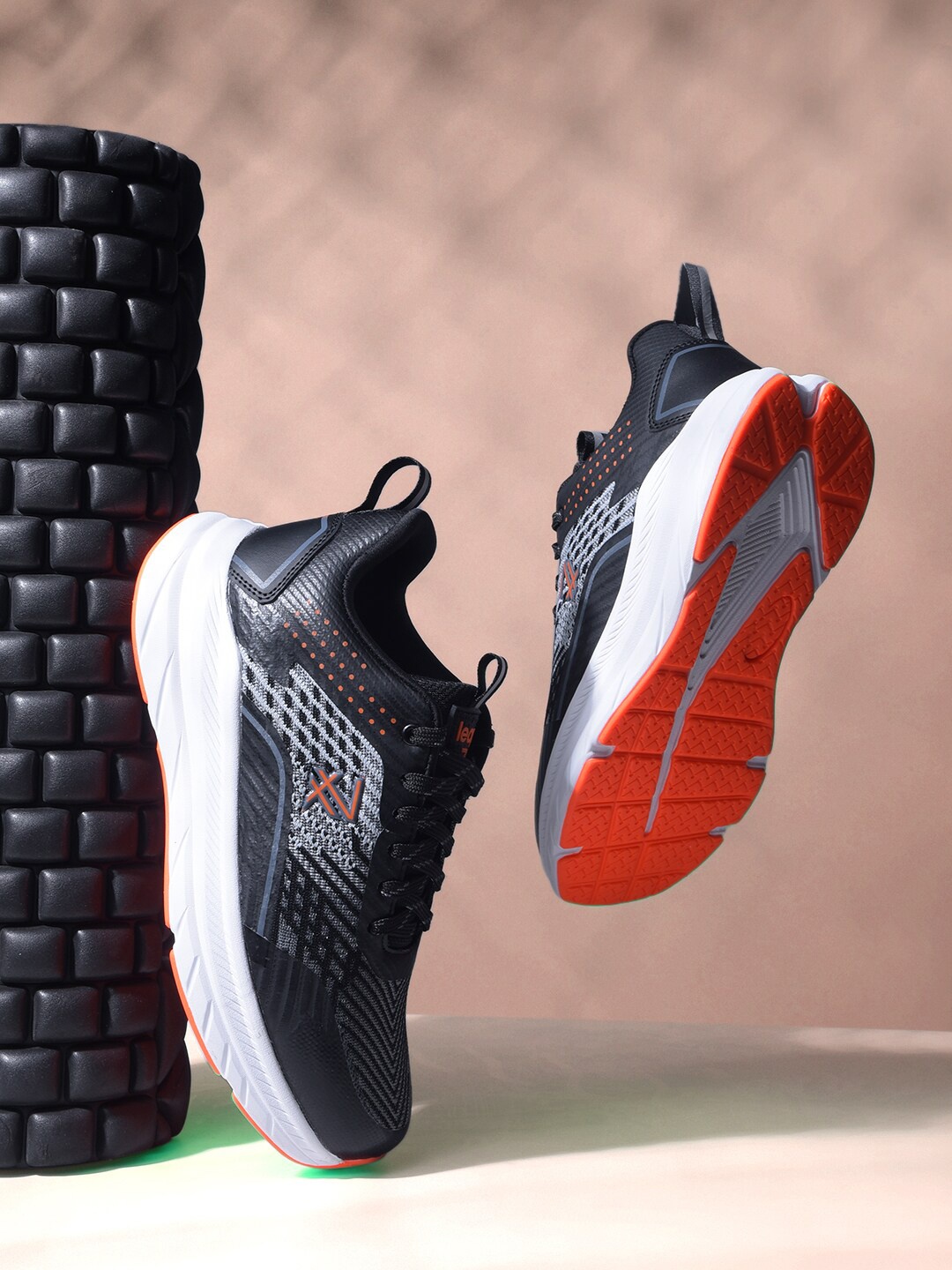 

Liberty Men Lace Up Running Shoes, Black
