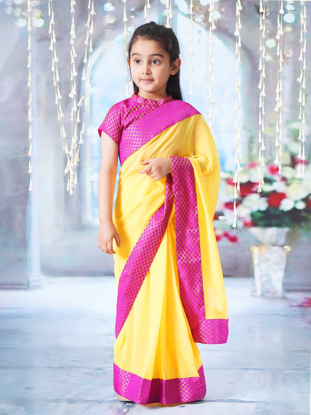 

Little Bansi Zari Pure Georgette Ready to Wear Saree, Yellow