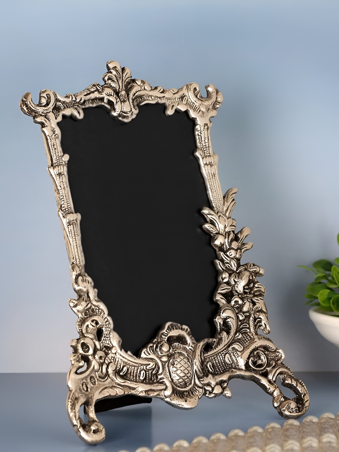 

NM Silver-Toned & Black Textured Aluminium Square Table Photo Frame