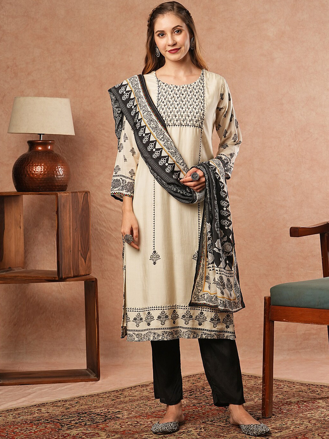 

FASHOR Ethnic Motifs Printed Beads And Stones Straight Kurta With Trouser &Dupatta, Off white