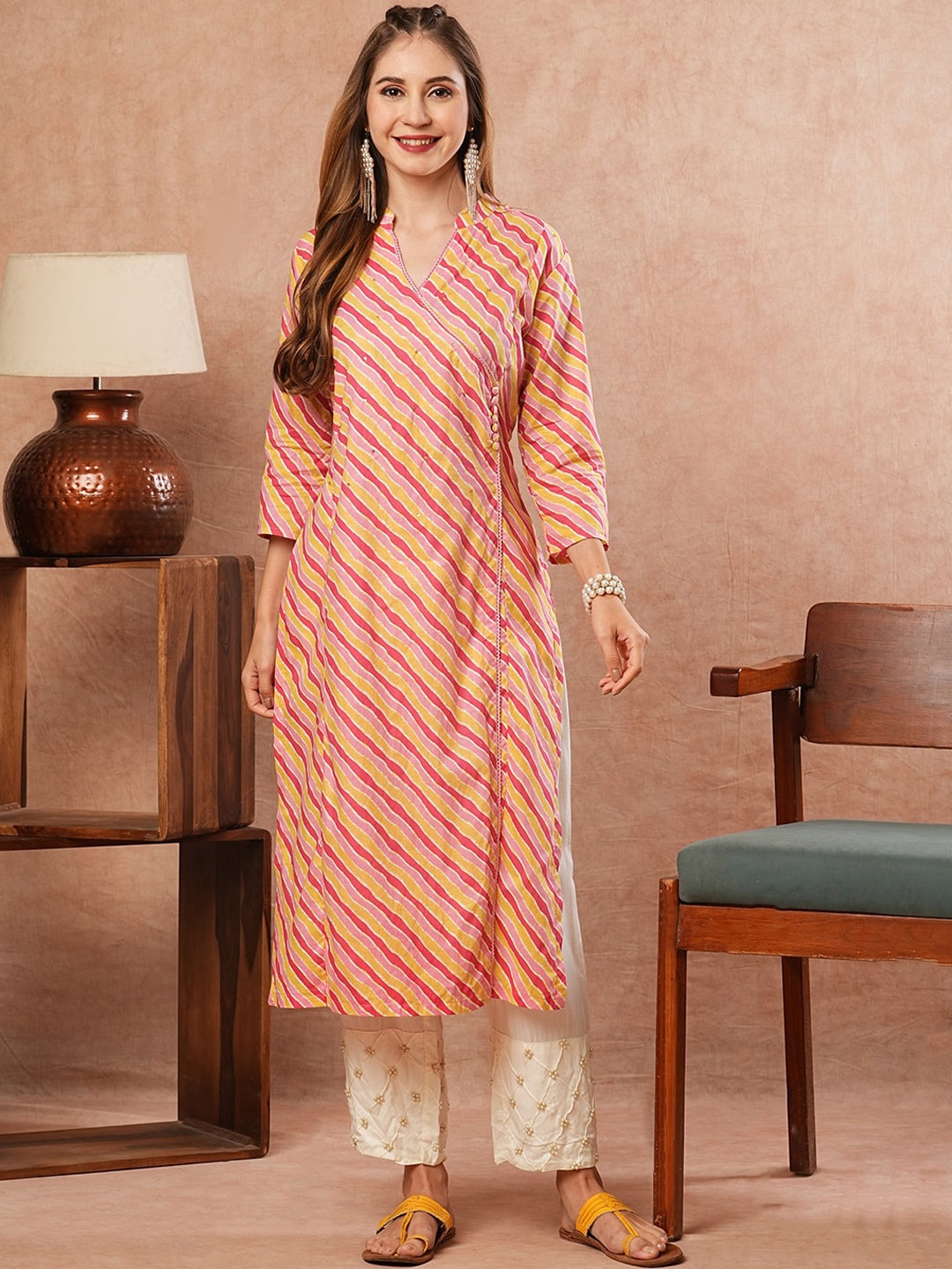 

FASHOR Lehriya Printed Band Collar Three-Quarter Sleeves Straight Kurta, Pink