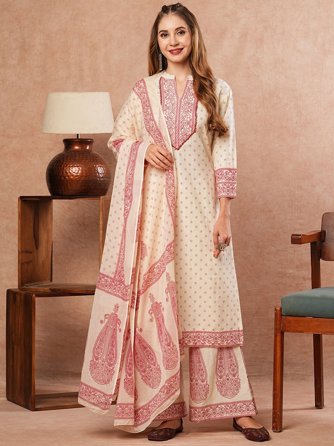 

FASHOR Ethnic Motifs Printed Regular Thread Work Pure Cotton Kurta with Trousers & Dupatta, Off white