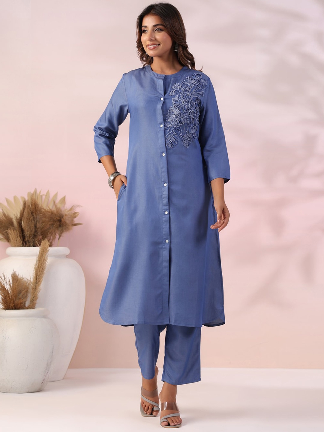 

FASHOR Embroidered Straight Linen Kurta With Trouser, Blue