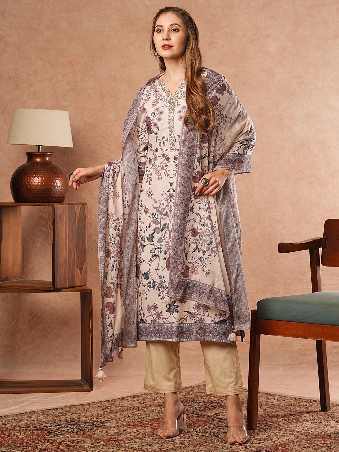 

FASHOR Floral Printed Zari V-Neck Straight Kurta With Trouser &Dupatta, Off white