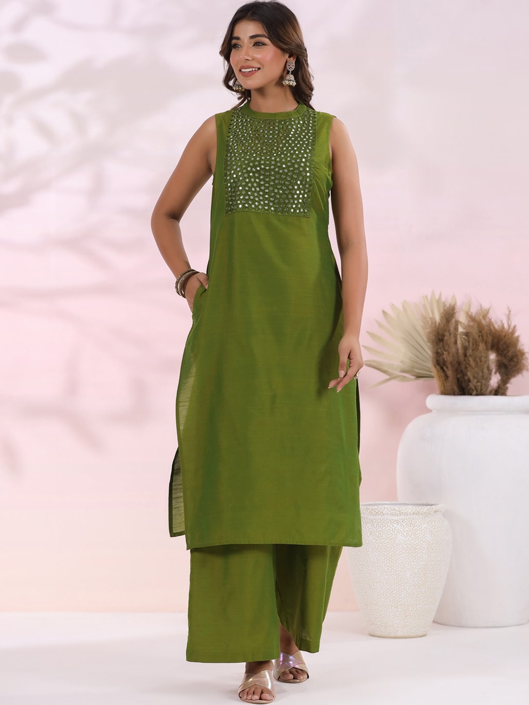 

FASHOR Green Geometric Yoke Design Mirror Work Detailed Straight Kurta With Palazzo