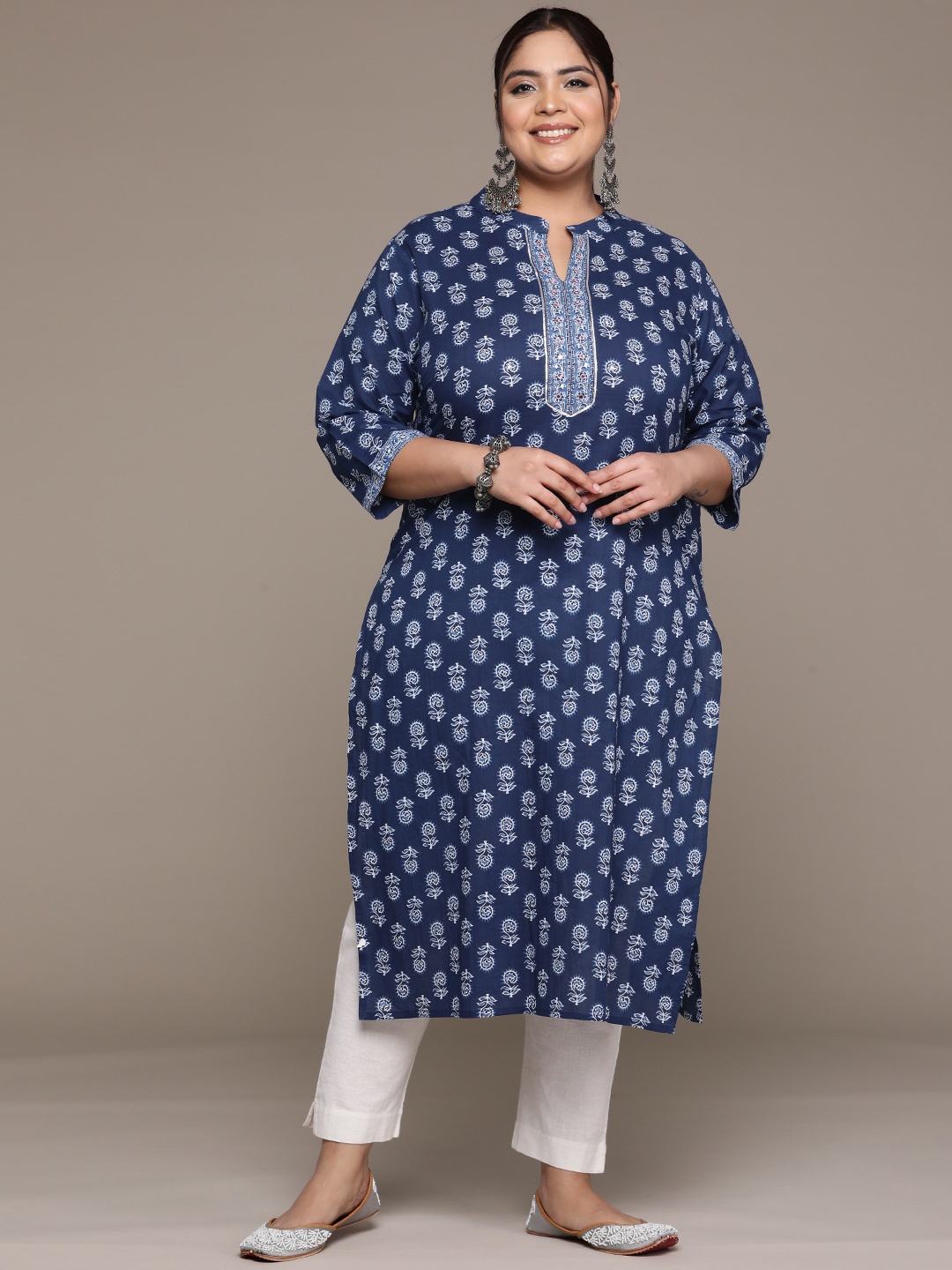 

Readiprint Plus Size Floral Printed Pure Cotton Kurta, Navy blue