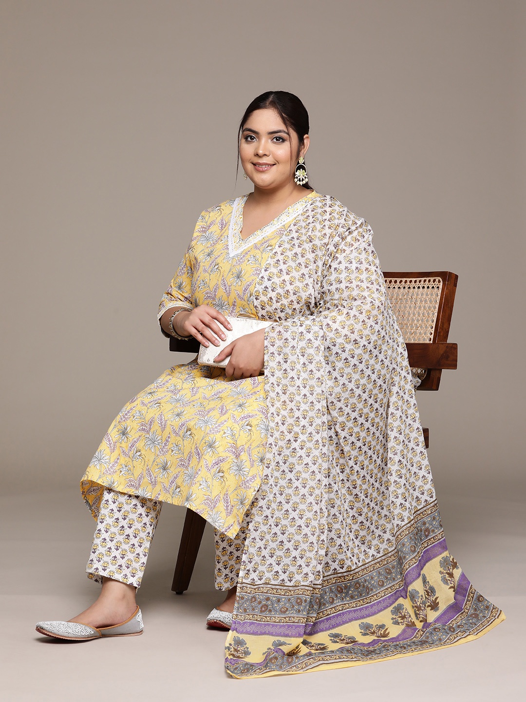 

Readiprint Plus Size Floral Printed Thread Work Pure Cotton Kurta Set, Yellow