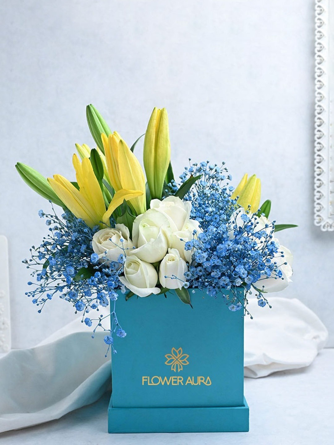 

Floweraura White & Yellow 17 Pieces Roses & Gypso Fresh Flowers Bouquet