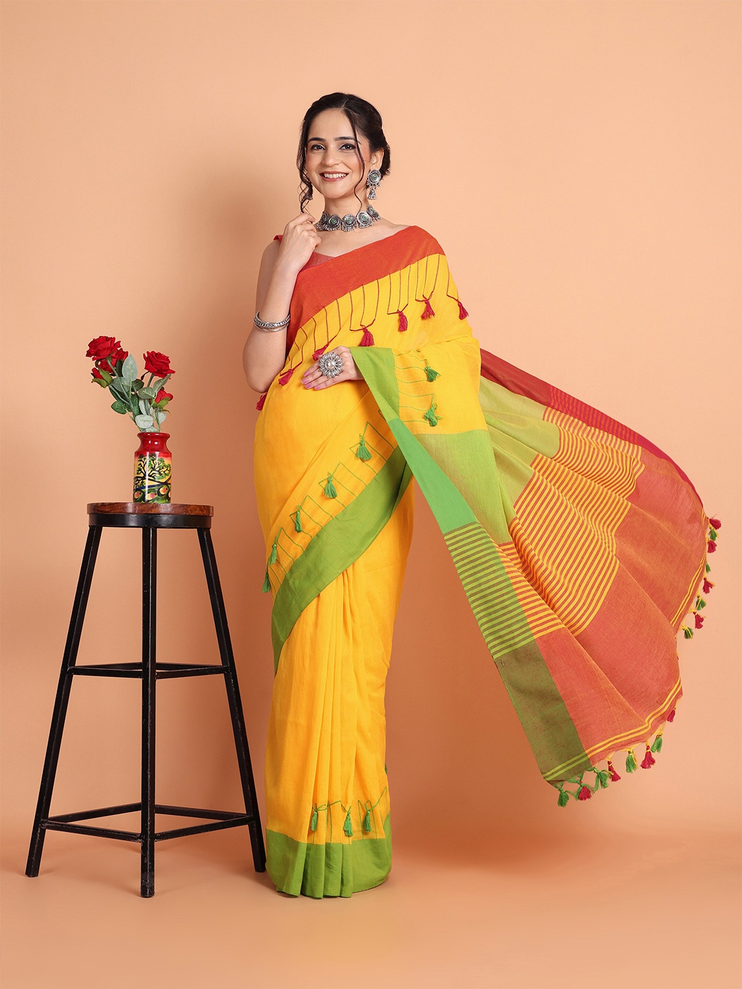 

TANTLOOM Ethnic Motifs Woven Design Pure Cotton Saree, Yellow
