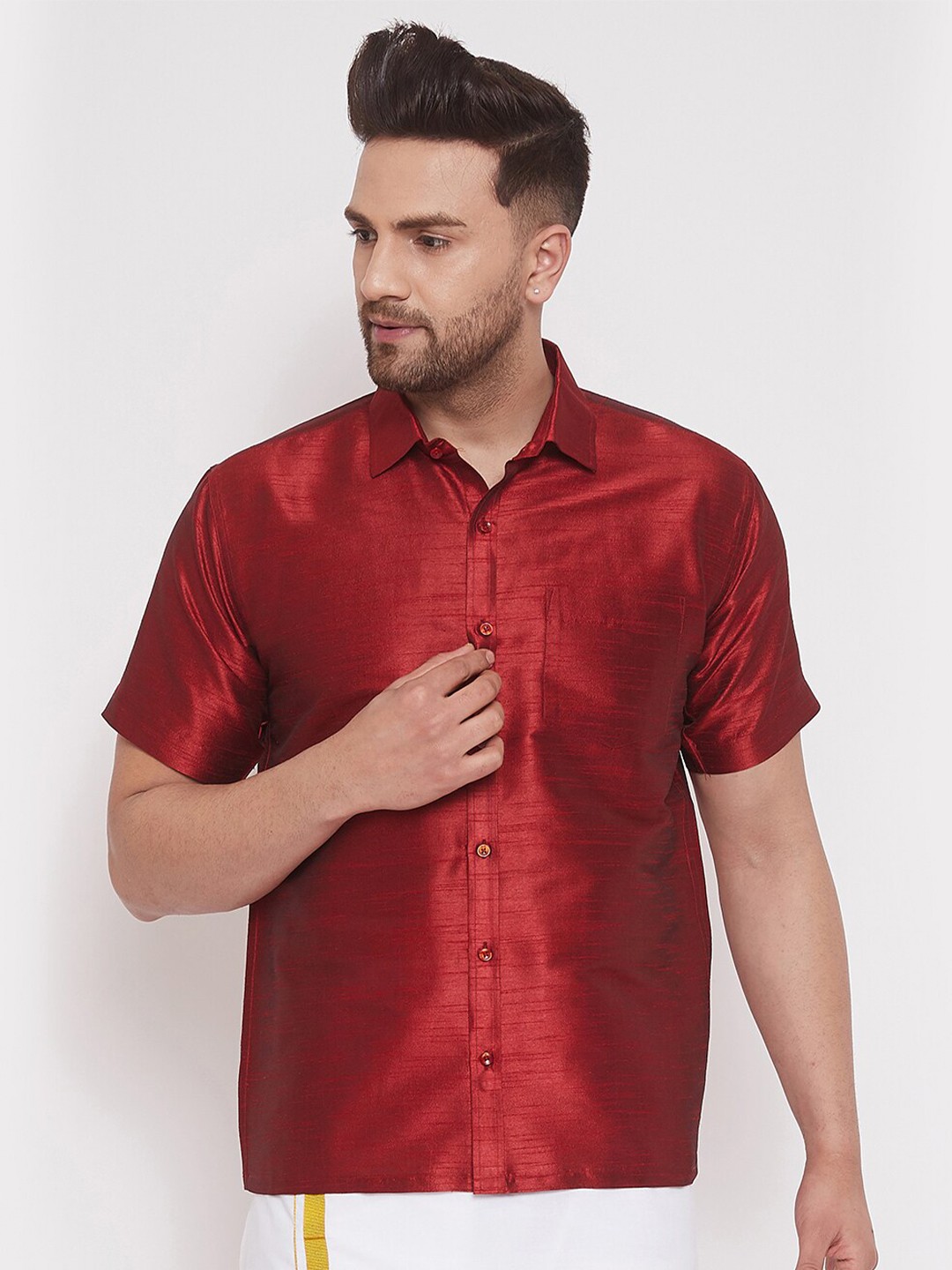 

VASTRAMAY Men Premium Spread Collar Short Sleeves Regular Fit Casual Shirt, Maroon