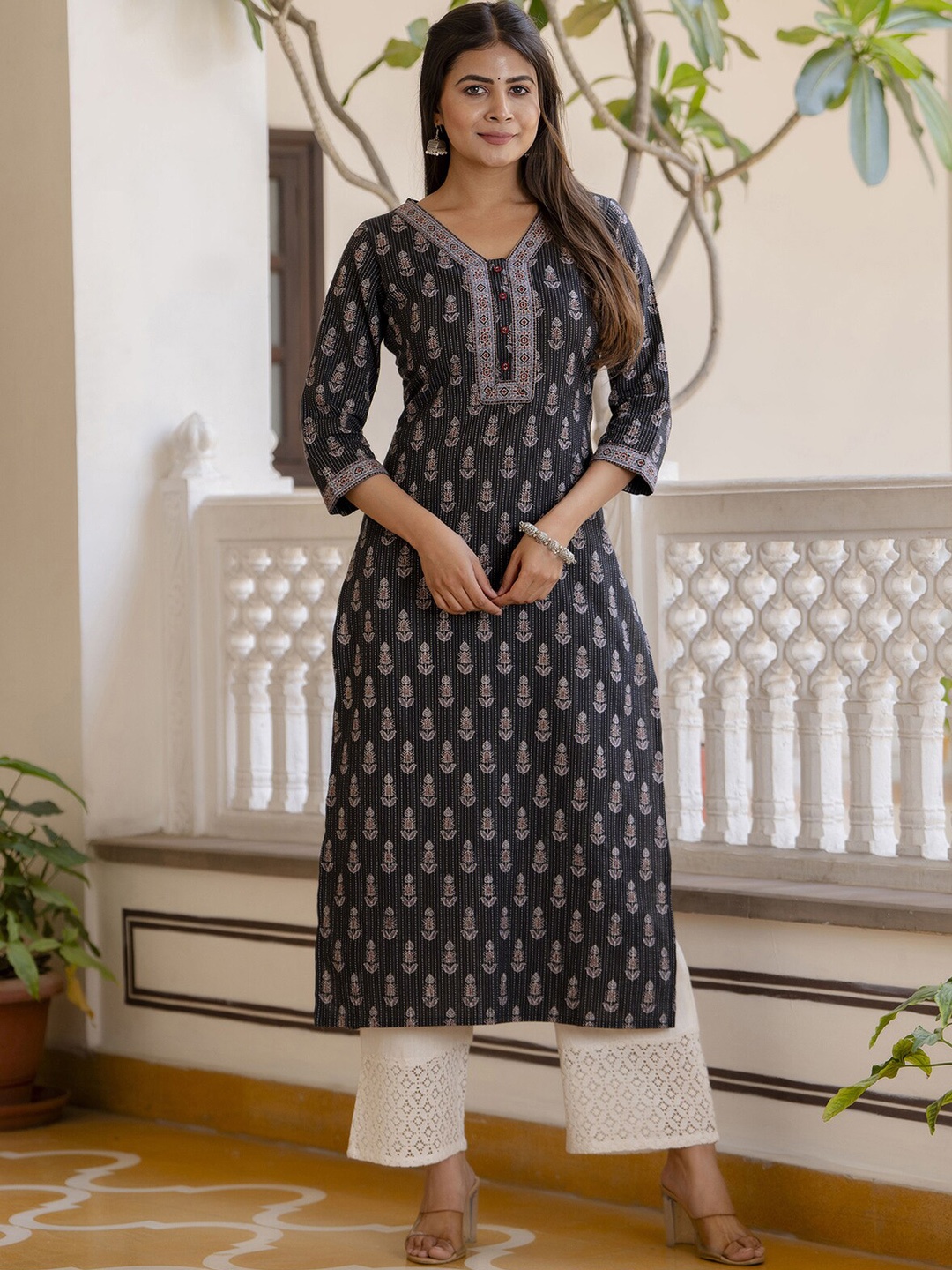 

Nayo Ethnic Printed Straight Kurta, Black