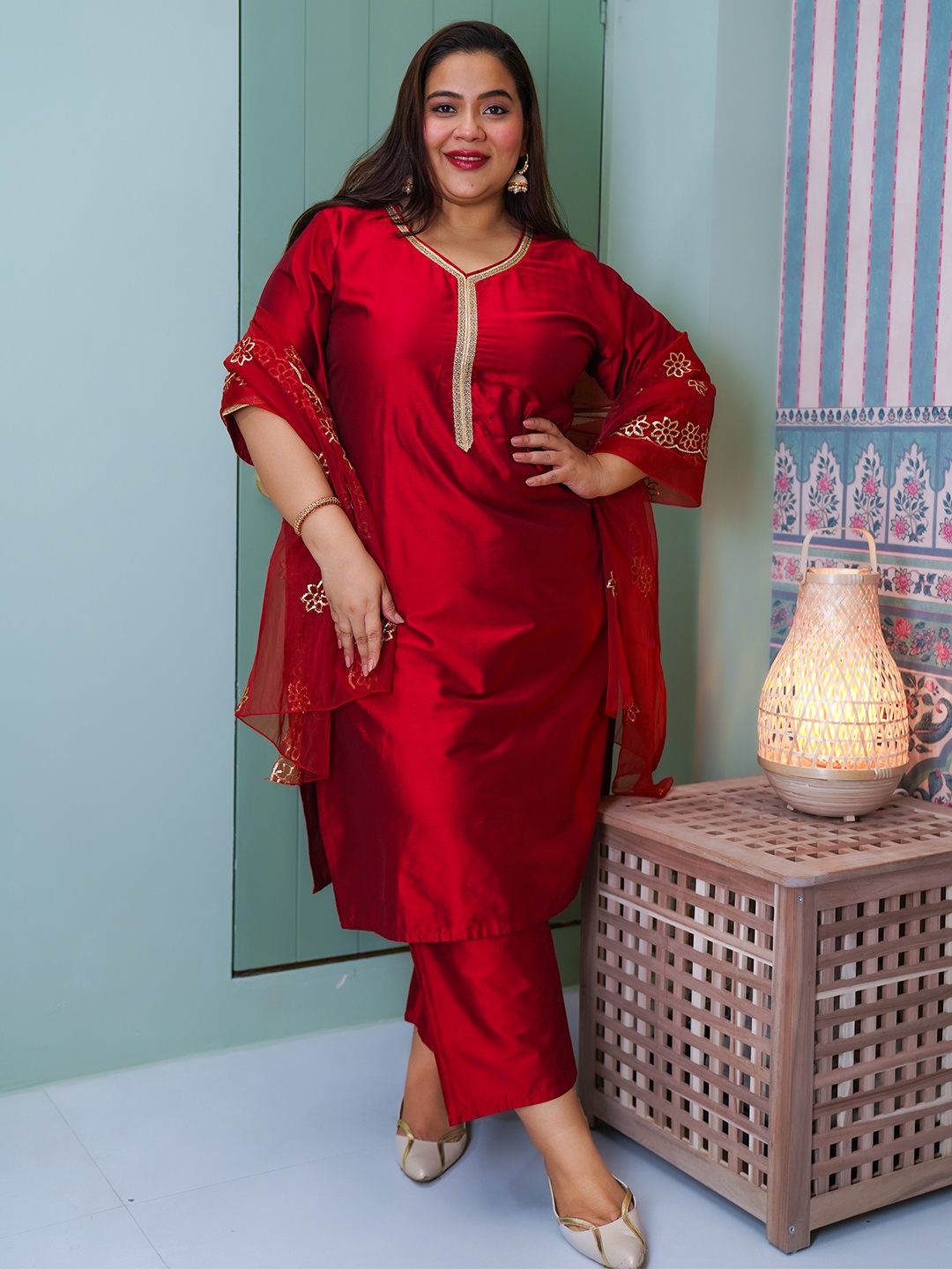 

EXTRA LOVE BY LIBAS Plus Size Zari V-Neck Straight Kurta With Palazzo & Dupatta, Maroon