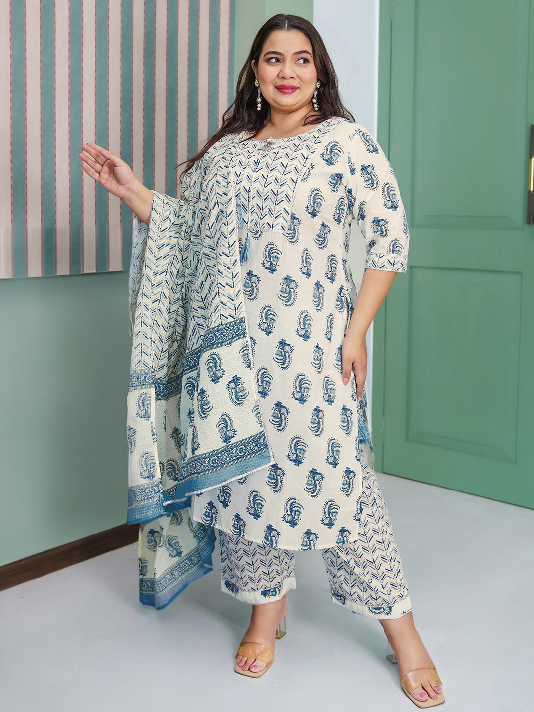 

EXTRA LOVE BY LIBAS Plus Size Floral Printed Pure Cotton Kurta With Palazzos & Dupatta, Cream