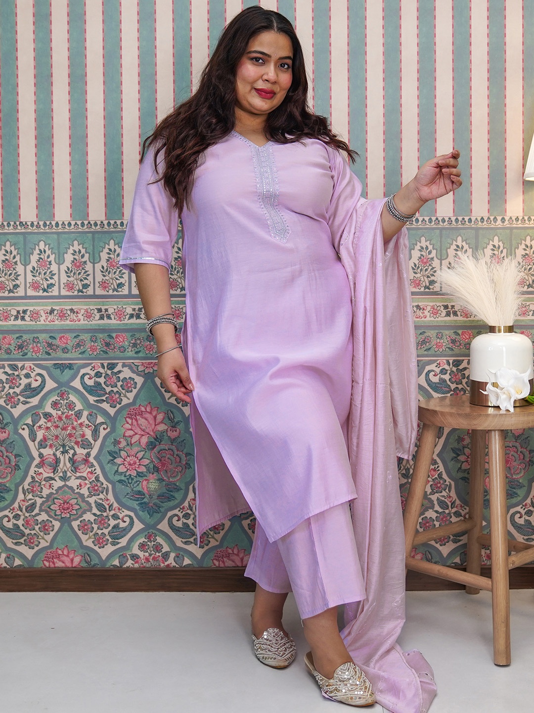 

EXTRA LOVE BY LIBAS Women Floral Yoke Design Regular Kurta with Trousers & With Dupatta, Lavender