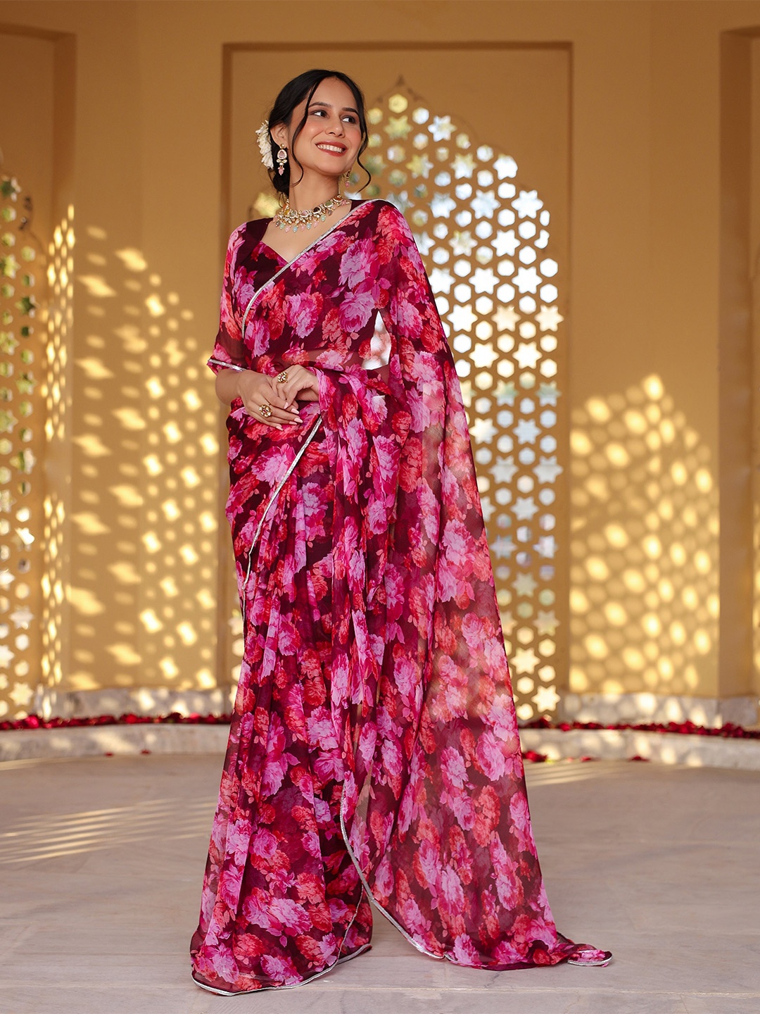 

Thread & Button Floral Printed Pure Georgette Saree, Maroon