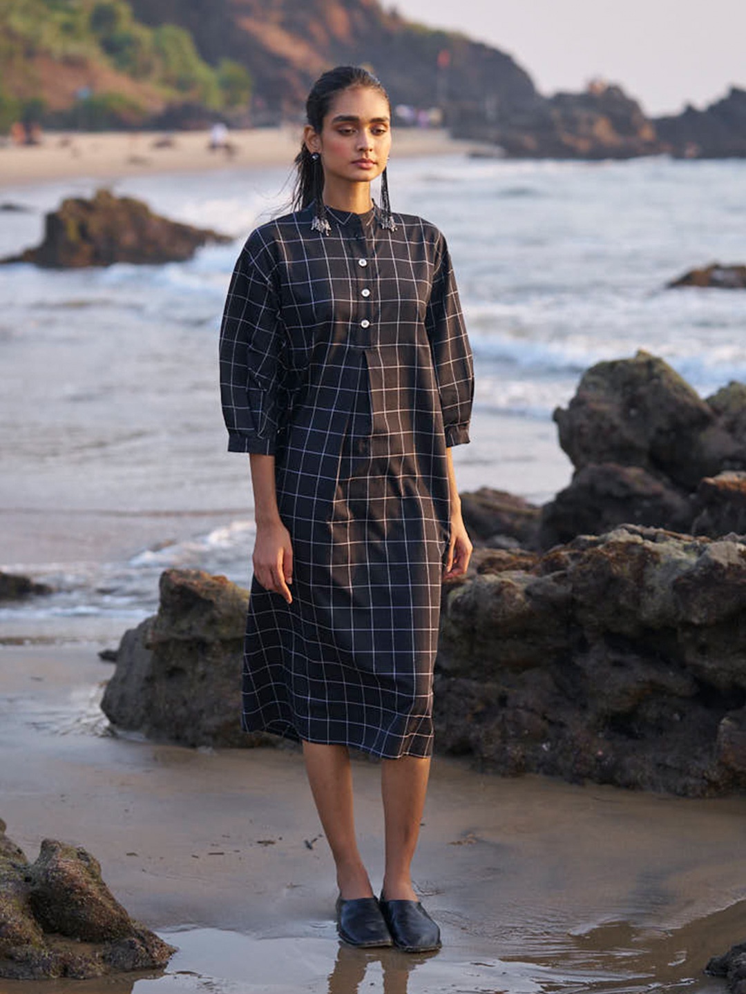 

Dash and Dot Checked Mandarin Collar Straight Cotton A-Line Dress, Black