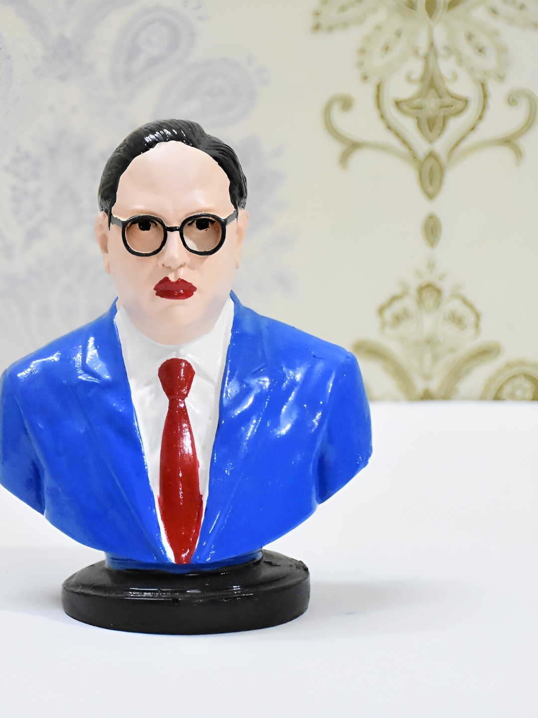 

Vikarafty Blue Figurine Showpiece