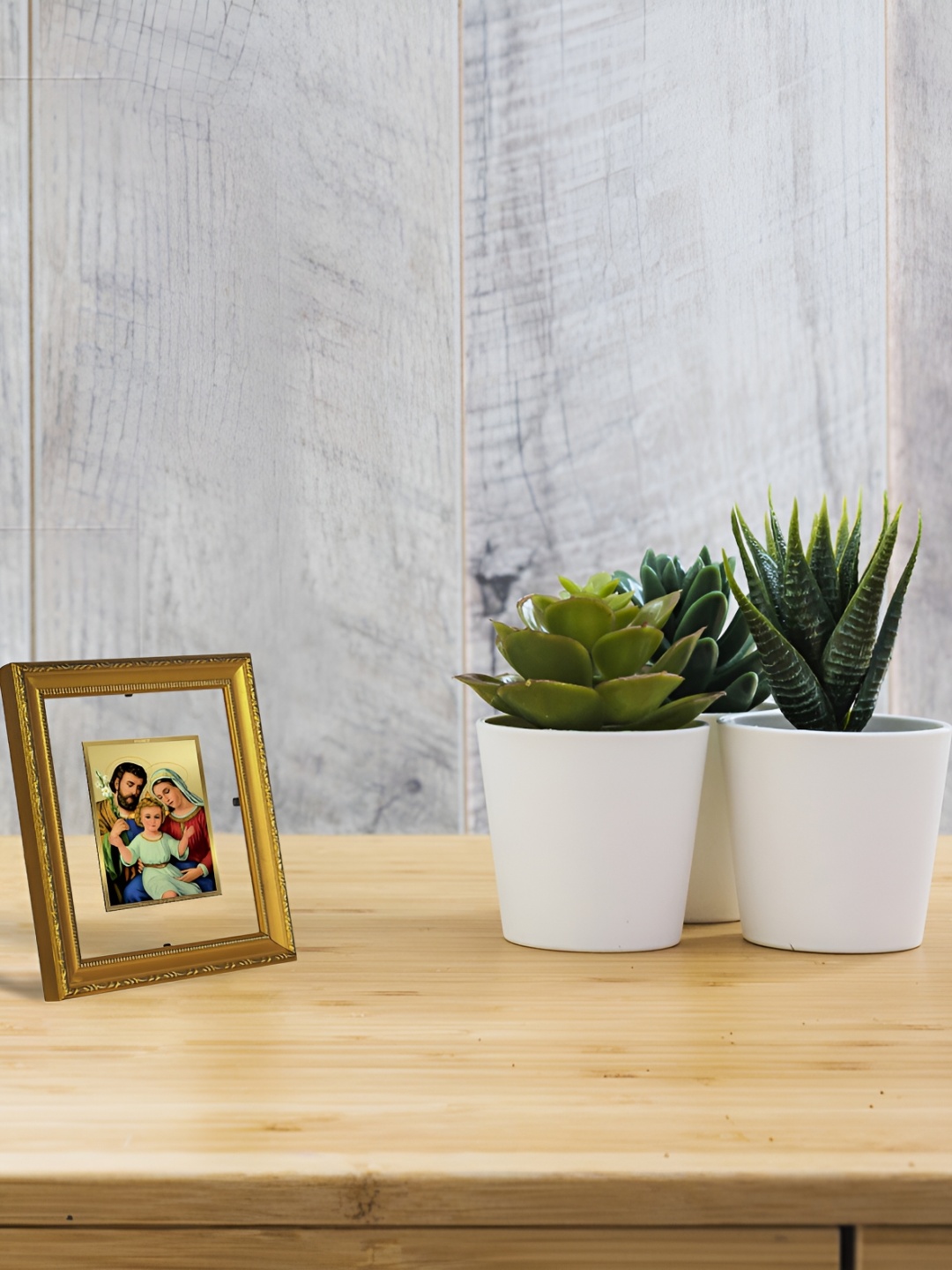 

DIVINITI Gold-Toned Glass Wall Photo Frame