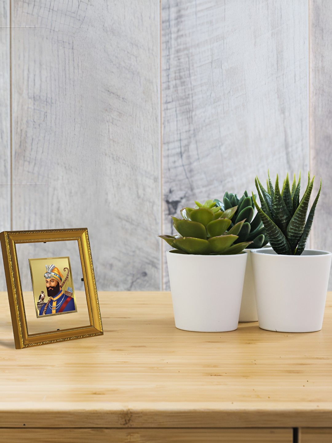 

DIVINITI Gold-Toned & Transparent Glass Table Photo Frames