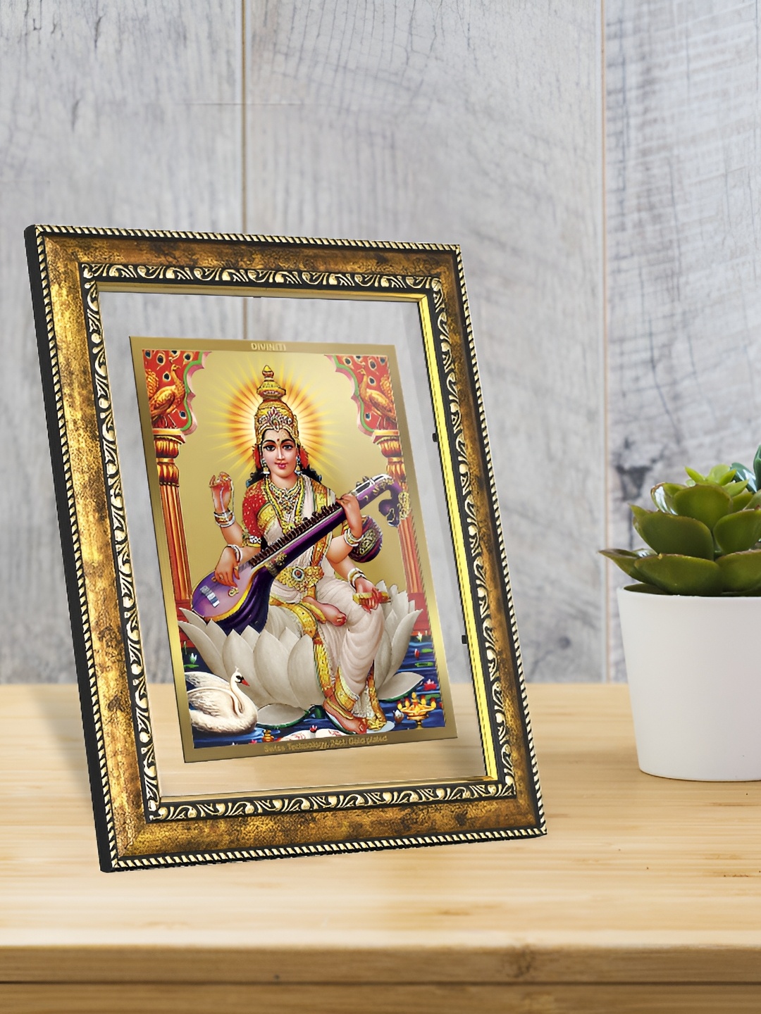 

DIVINITI Gold-Toned & Cream-Coloured Glass Wall Photo Frames
