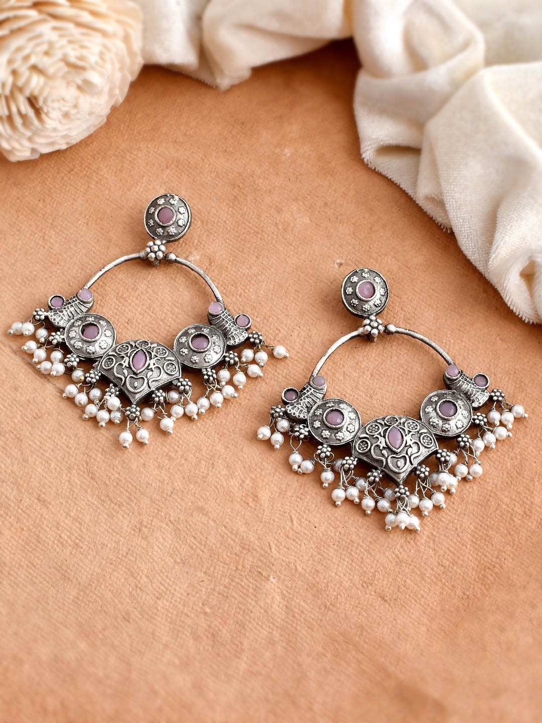 

DASTOOR Silver Silver-Plated Artificial Beads Beaded Contemporary Chandbalis Earrings