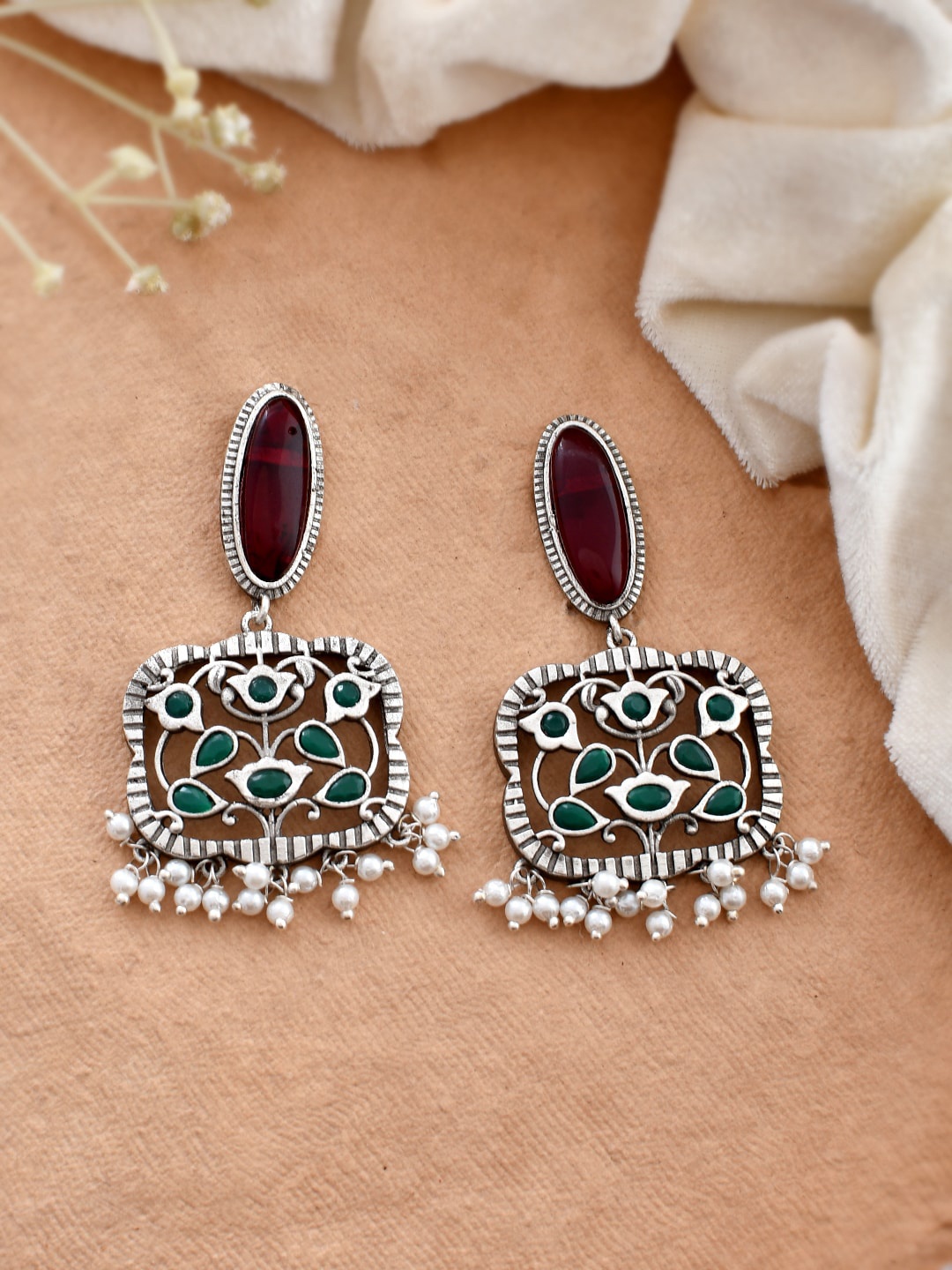 

DASTOOR Silver Silver-Plated Artificial Beads Beaded Contemporary Drop Earrings