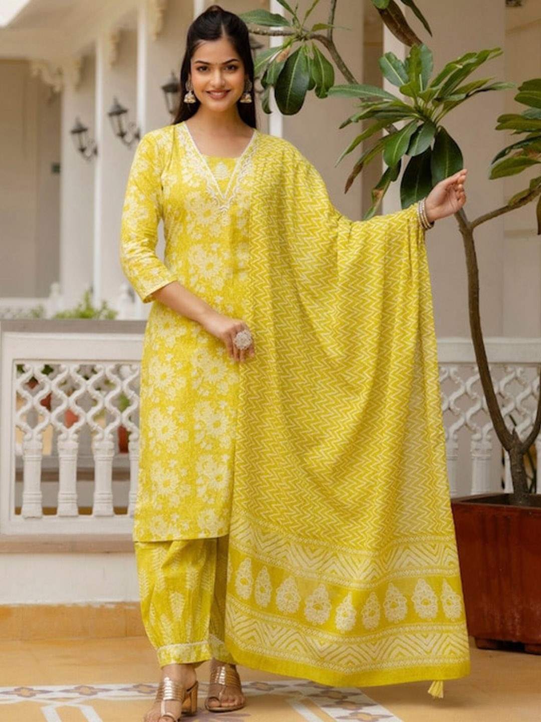 

PARTHVI Floral Printed Regular Kurta with Palazzos & Dupatta, Yellow