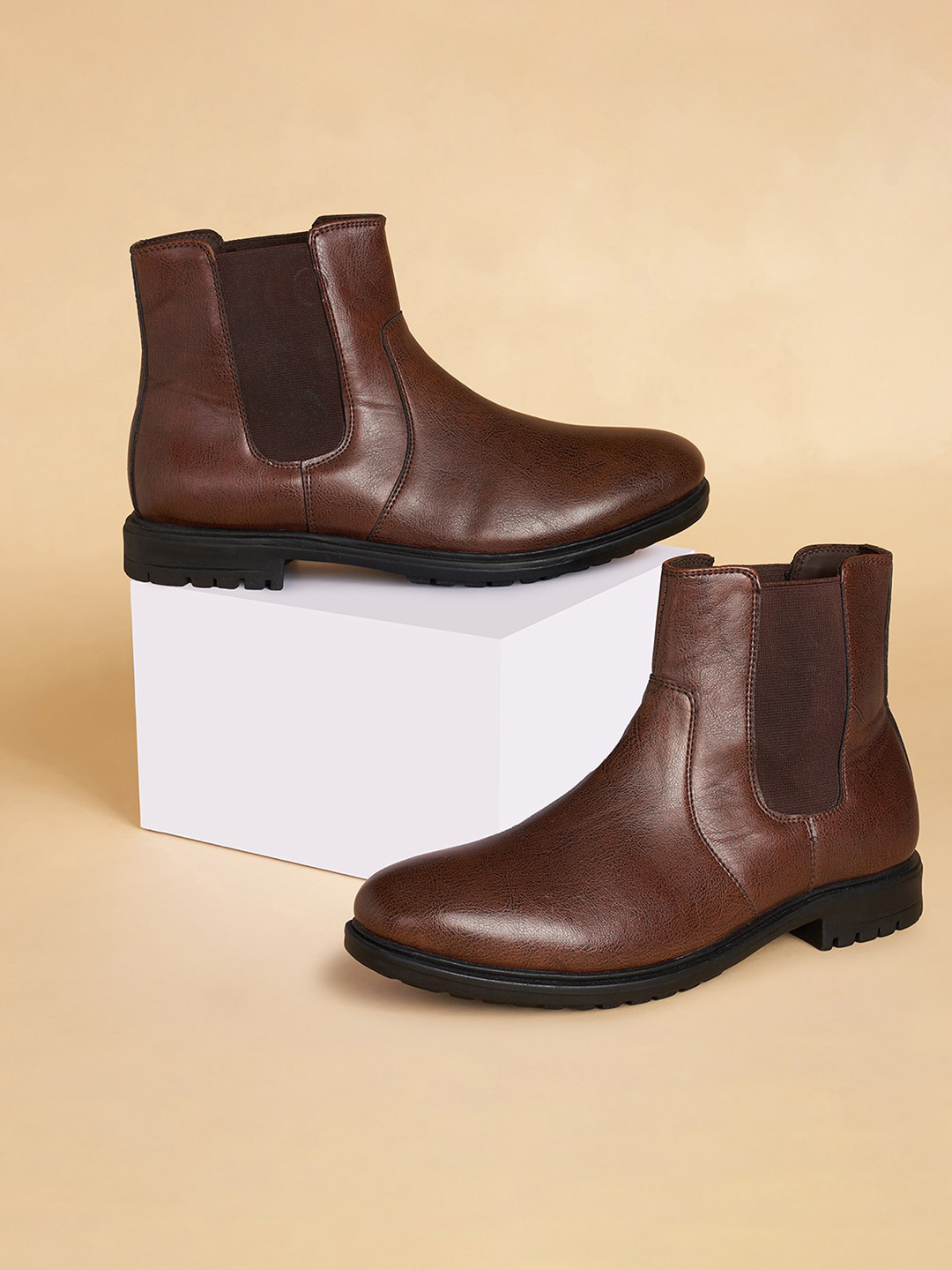 

BYFORD by Pantaloons Men Textured Round Toe Chelsea Boots, Brown