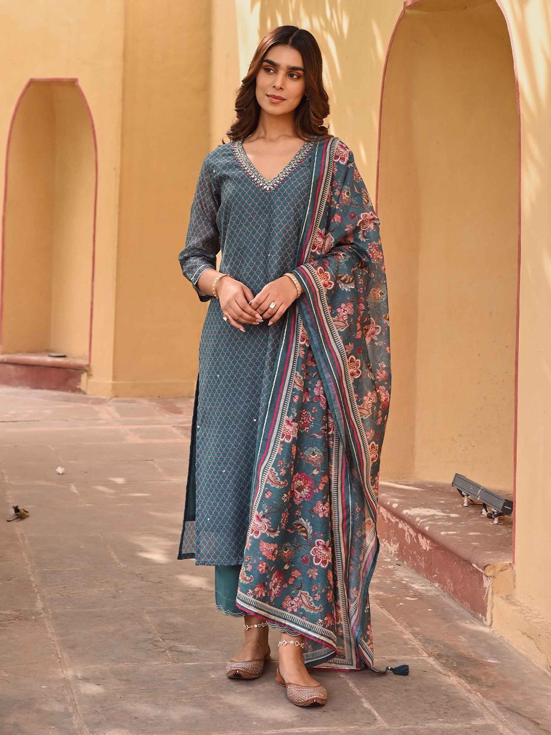 

KARAJ JAIPUR Embroidered Beads & Stones Chanderi Silk Kurta With Trousers & Dupatta, Green