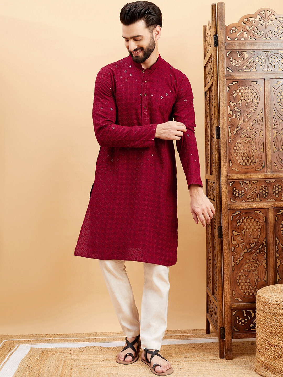 

HERE&NOW Maroon Ethnic Motifs Embroidered Mandarin Collar Straight Kurta