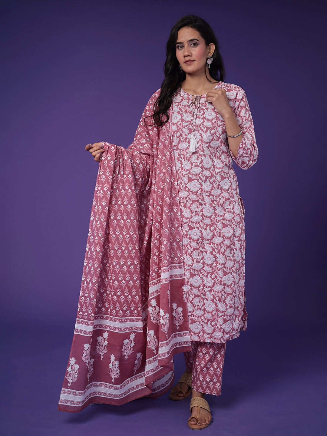 

ZARI Women Floral Printed Regular Pure Cotton Kurta with Trousers & With Dupatta, Maroon