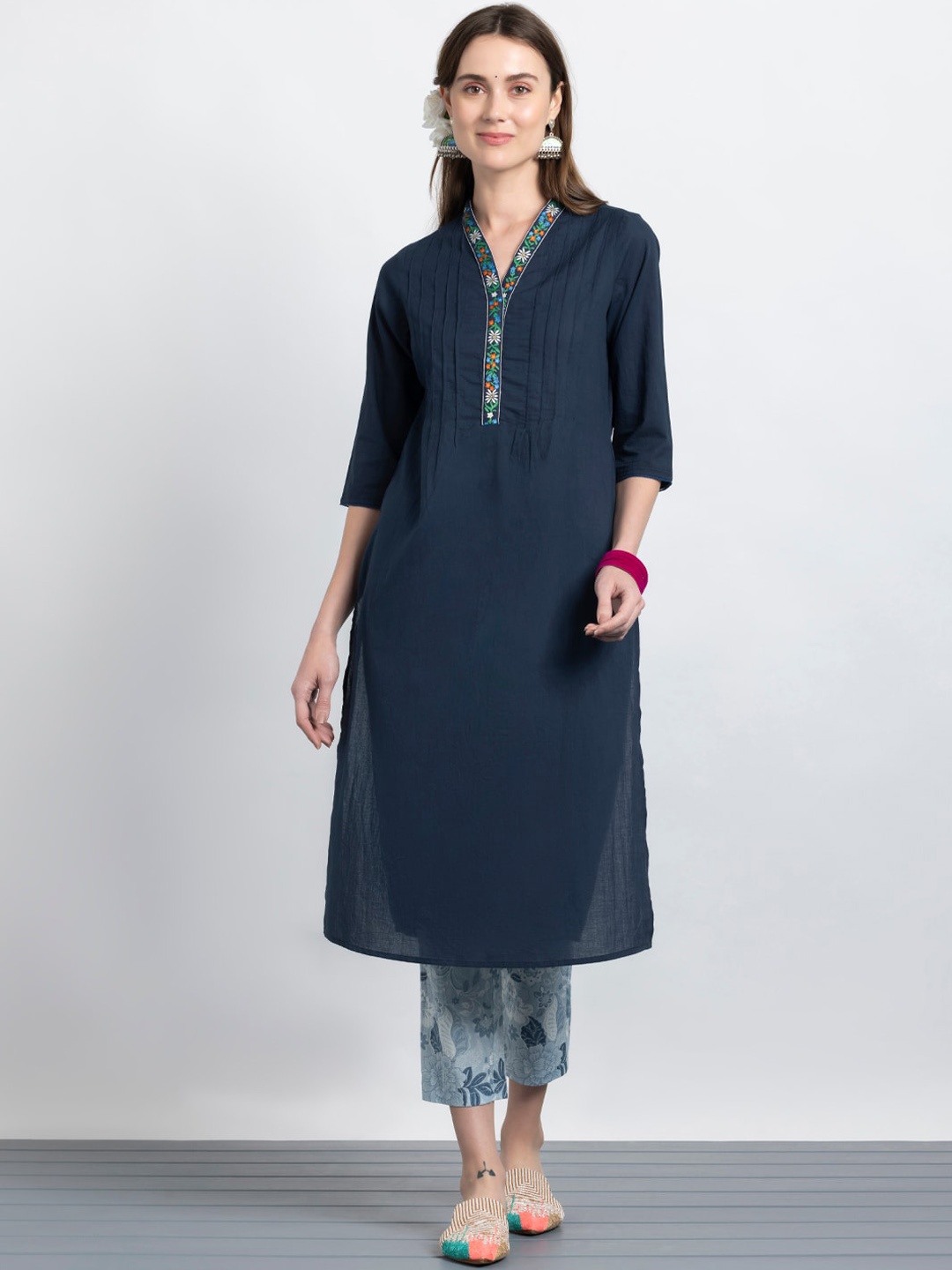 

SHAYE Floral Yoke Design Thread Work Cotton Straight Kurta, Navy blue