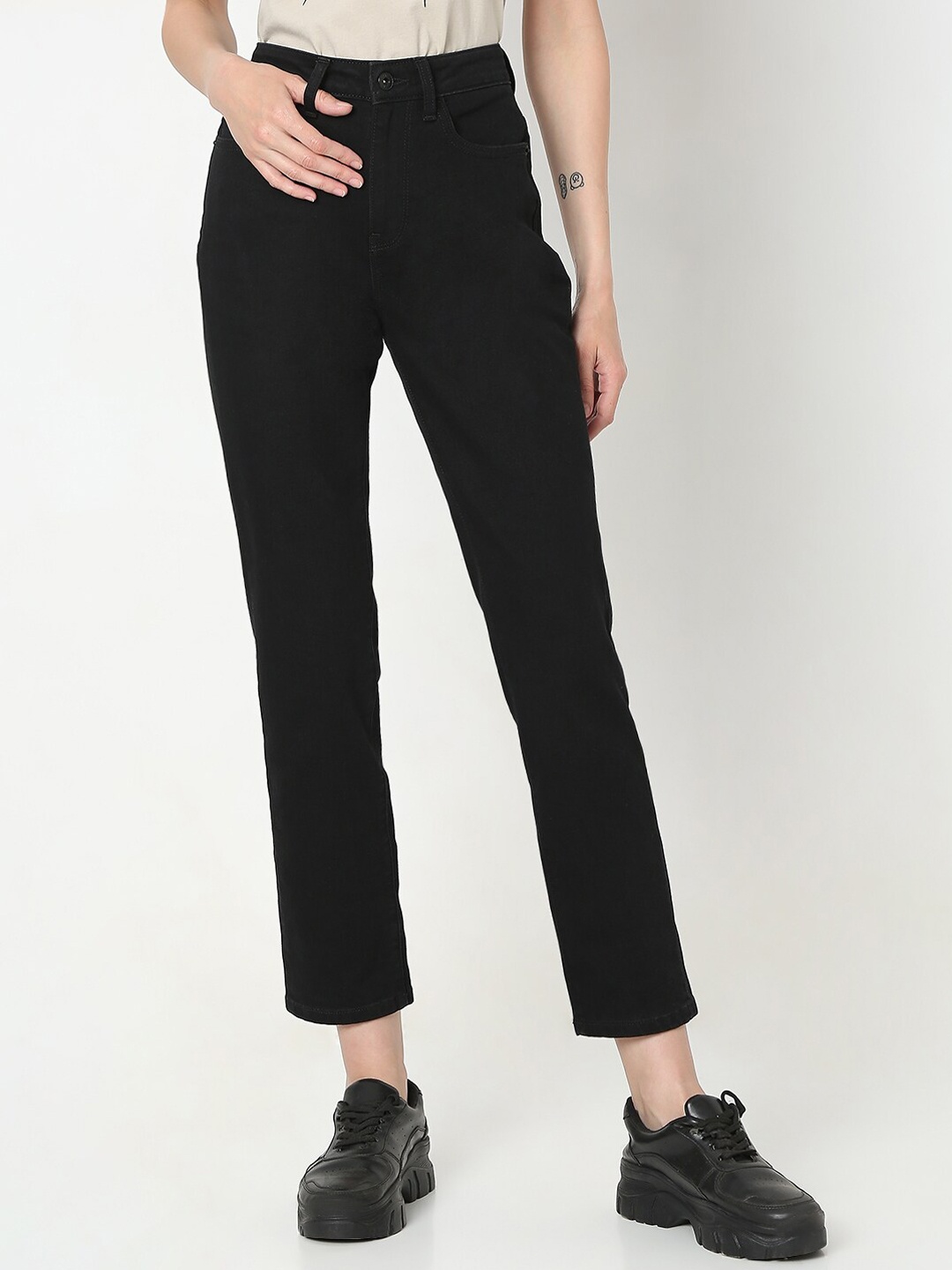 

Vero Moda Women Straight Fit High-Rise Clean Look Stretchable Jeans, Black