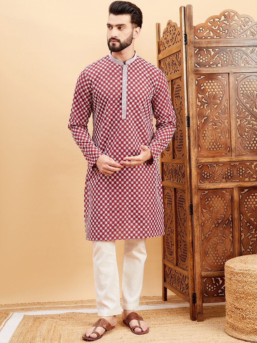 

HERE&NOW Maroon Ethnic Motifs Embroidered Mandarin Collar Straight Kurta