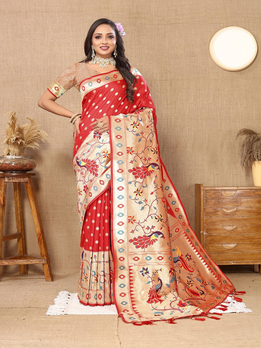 

Lookslady Ethnic Motifs Woven Design Zari Pure Silk Paithani Saree, Red